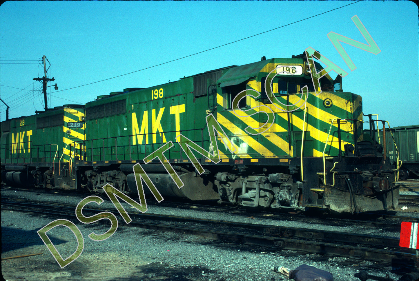 Original Kodachrome Slide, MKT GP40 198 roster at Bellmead engine house, Bellmead, TX