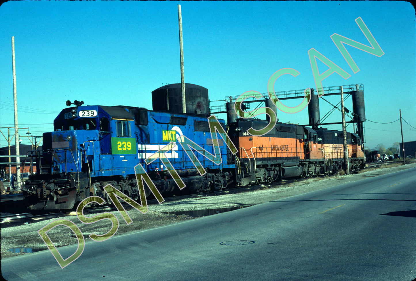 Original Kodachrome Slide, MKT-Conrail GP40 237 at MILW Bensenville engine house, Bensenville, IL