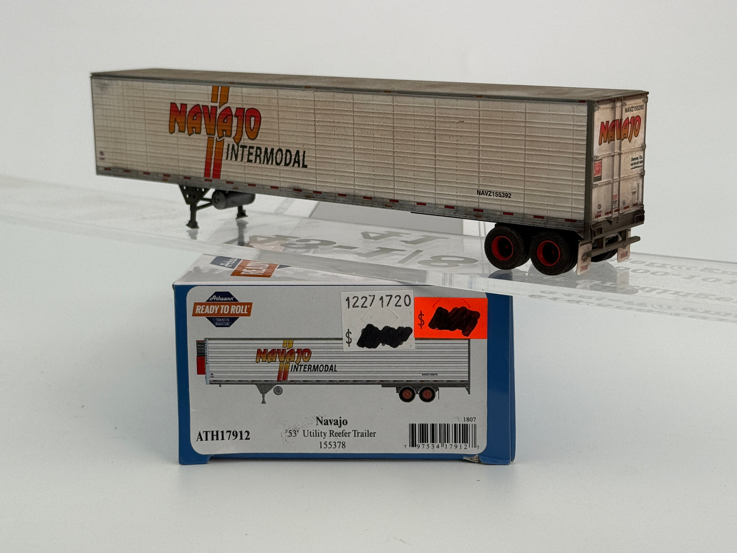 Athearn HO Scale Ready to Roll Navajo 53' Utility Reefer Trailer, NAVZ 155392, pre-owned, Light custom weathering