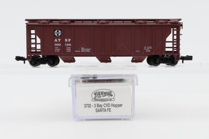 Atlas N scale Santa Fe (ATSF) 3 Bay Covered Hopper car, 300196, 3732, Rapido Couplers