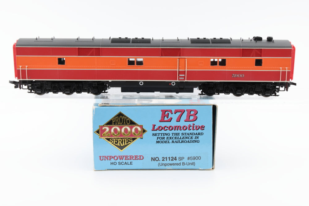 Proto 2000 Southern Pacific (SP) "Daylight scheme" E7B 5900 unpowered, Item 21124, pre-owned NIB