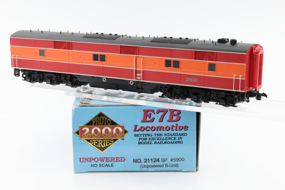 Proto 2000 Southern Pacific (SP) "Daylight scheme" E7B 5900 unpowered, Item 21124, pre-owned NIB