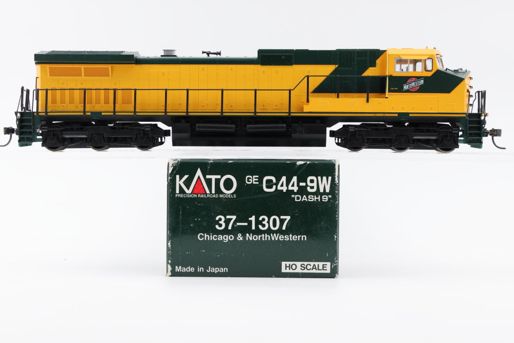 Kato HO scale GE C44-9W Chicago and Northwestern, unnumbered, 37-1307, DC, used