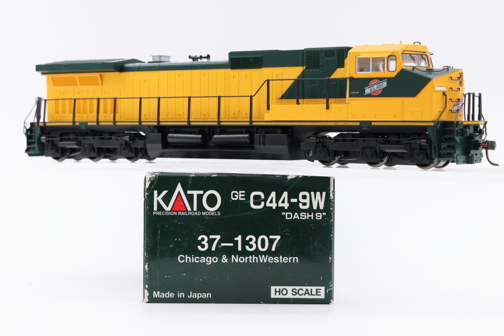 Kato HO scale GE C44-9W Chicago and Northwestern, unnumbered, 37-1307, DC, used