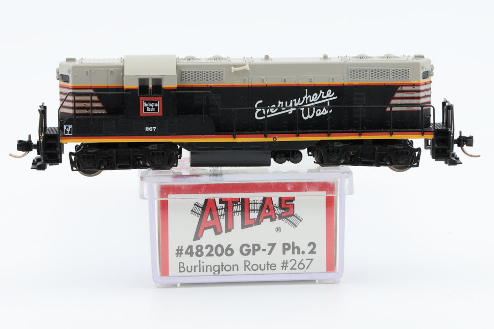 Atlas N scale CB&Q Chicago, Burlington, and Quincy GP7 Ph. 2, 267, Kadee couplers