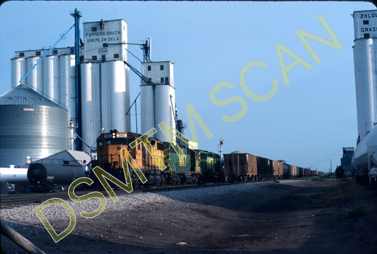 Original Kodachrome Slide, MKT-Kennecott Copper GP39-2 382 with train #504, switches elevator at Kremlin, OK