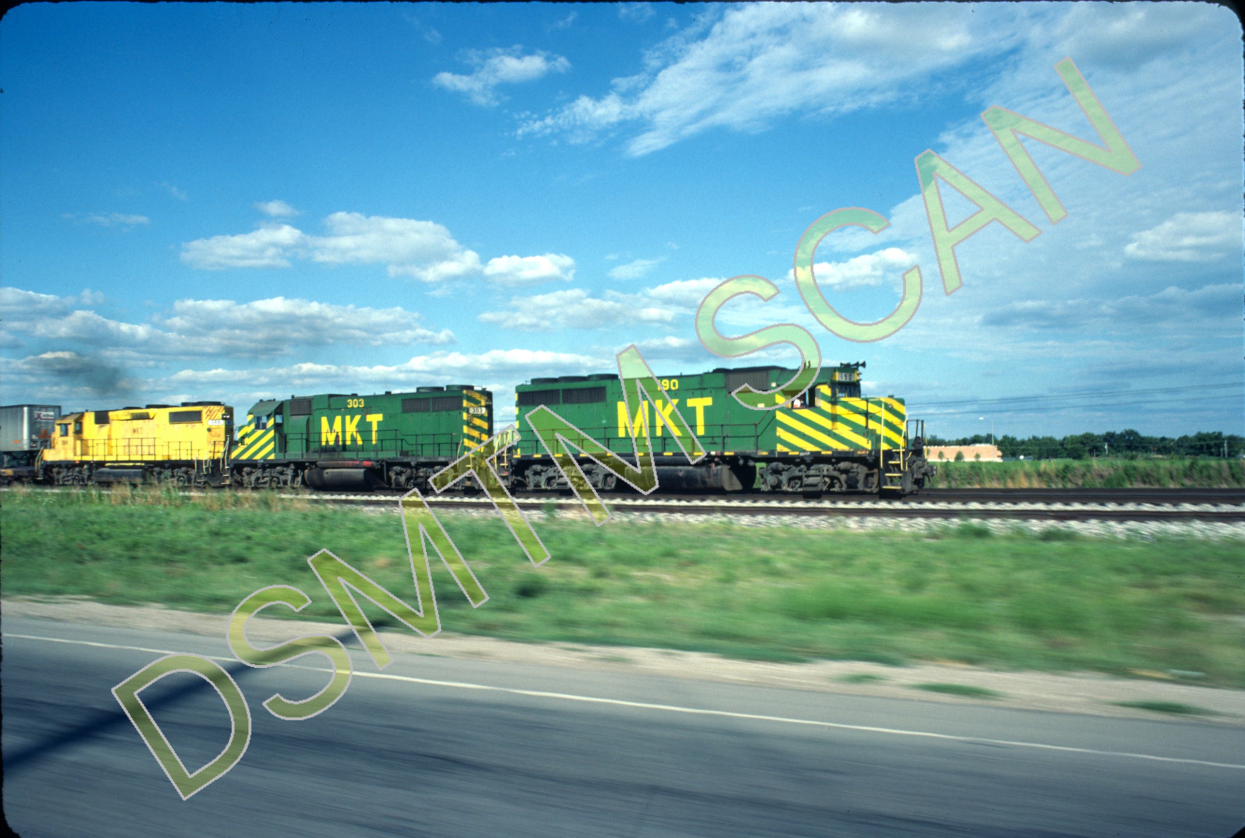 Original Kodachrome Slide, MKT GP40 190 leads train #103, paced at Len ...