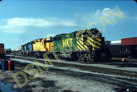 Original Kodachrome Slide, MKT GP40 214 leads train #101, yarding train at Parsons, KS.