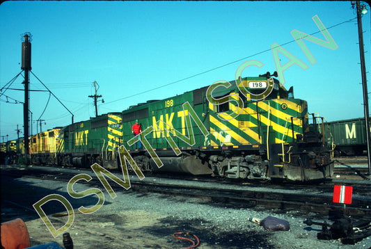 Original Kodachrome Slide, MKT GP40 198 at Bellmead engine house, Bellmead, TX