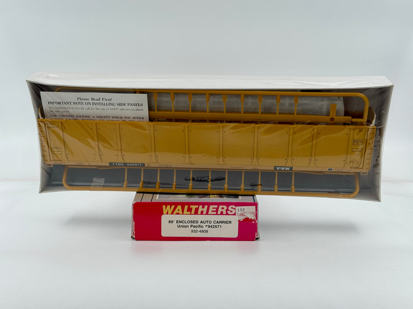 Walthers, HO scale, 89' Enclosed Auto Carrier, Union Pacific (UP) Kit, 942571, 932-4808, Factory Sealed