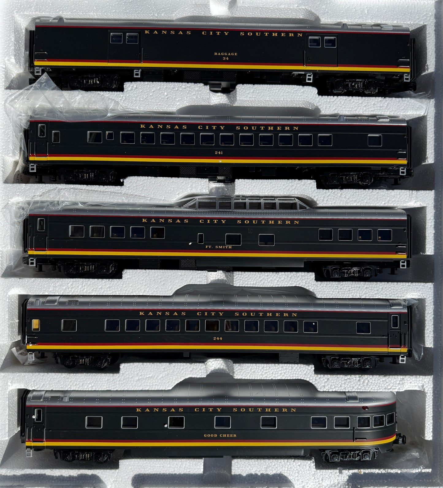 O Scale MTH 5-Car Streamliner Passenger Car set, Kansas City Southern (KCS), 5-Car 70' Streamlined Passenger Set, smooth (side),Pre owned, considered new in box, 20-65039