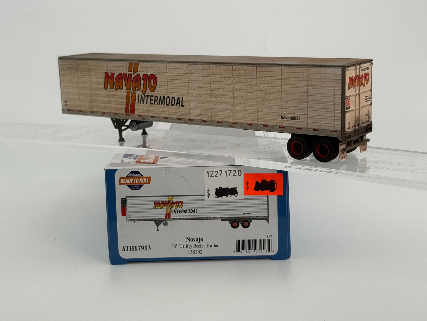 Athearn HO Scale Ready to Roll Navajo 53' Utility Reefer Trailer, NAVZ 155367, pre-owned, not original box, custom weathered&nbsp;