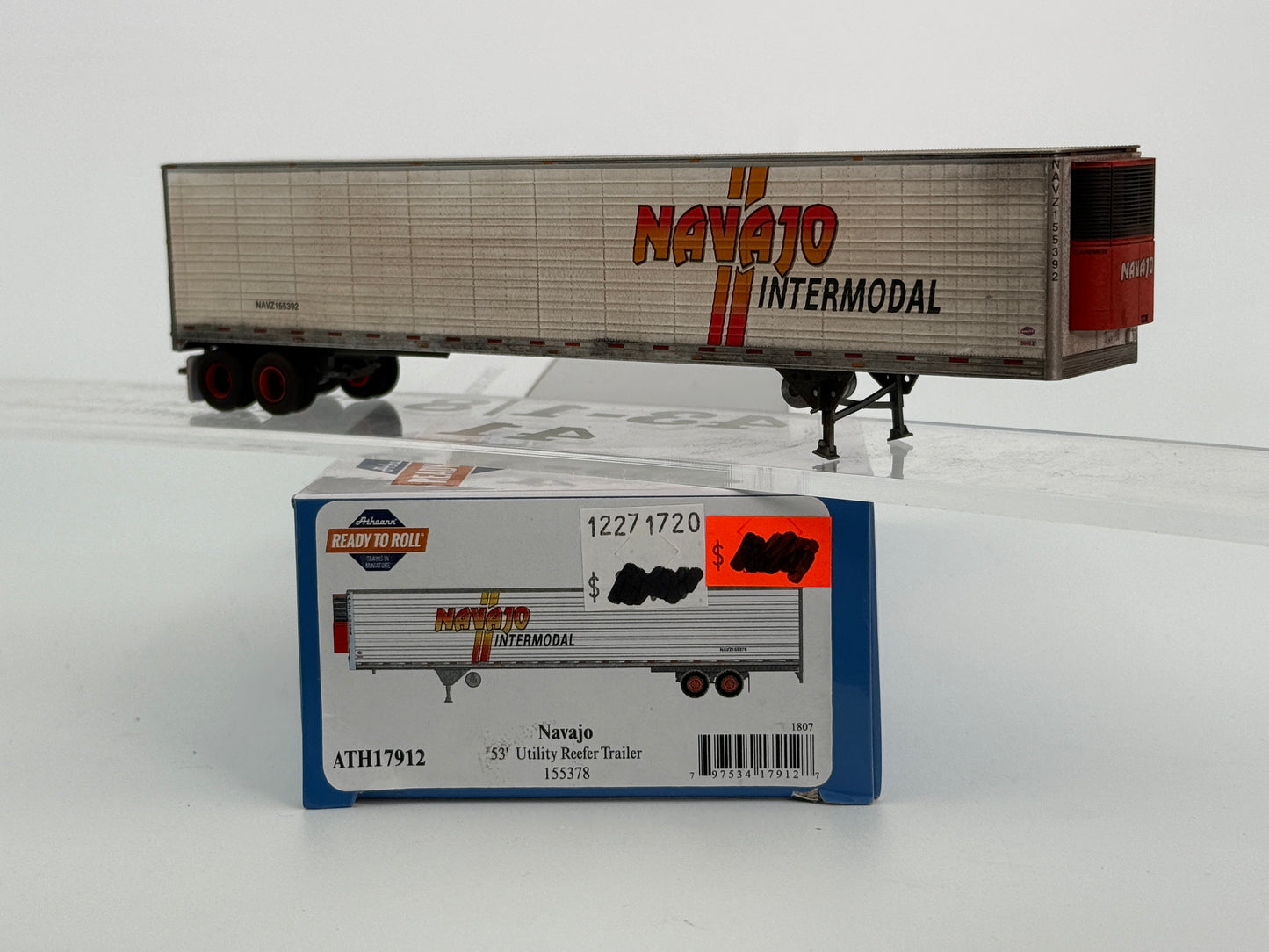 Athearn HO Scale Ready to Roll Navajo 53' Utility Reefer Trailer, NAVZ 155392, pre-owned, Light custom weathering