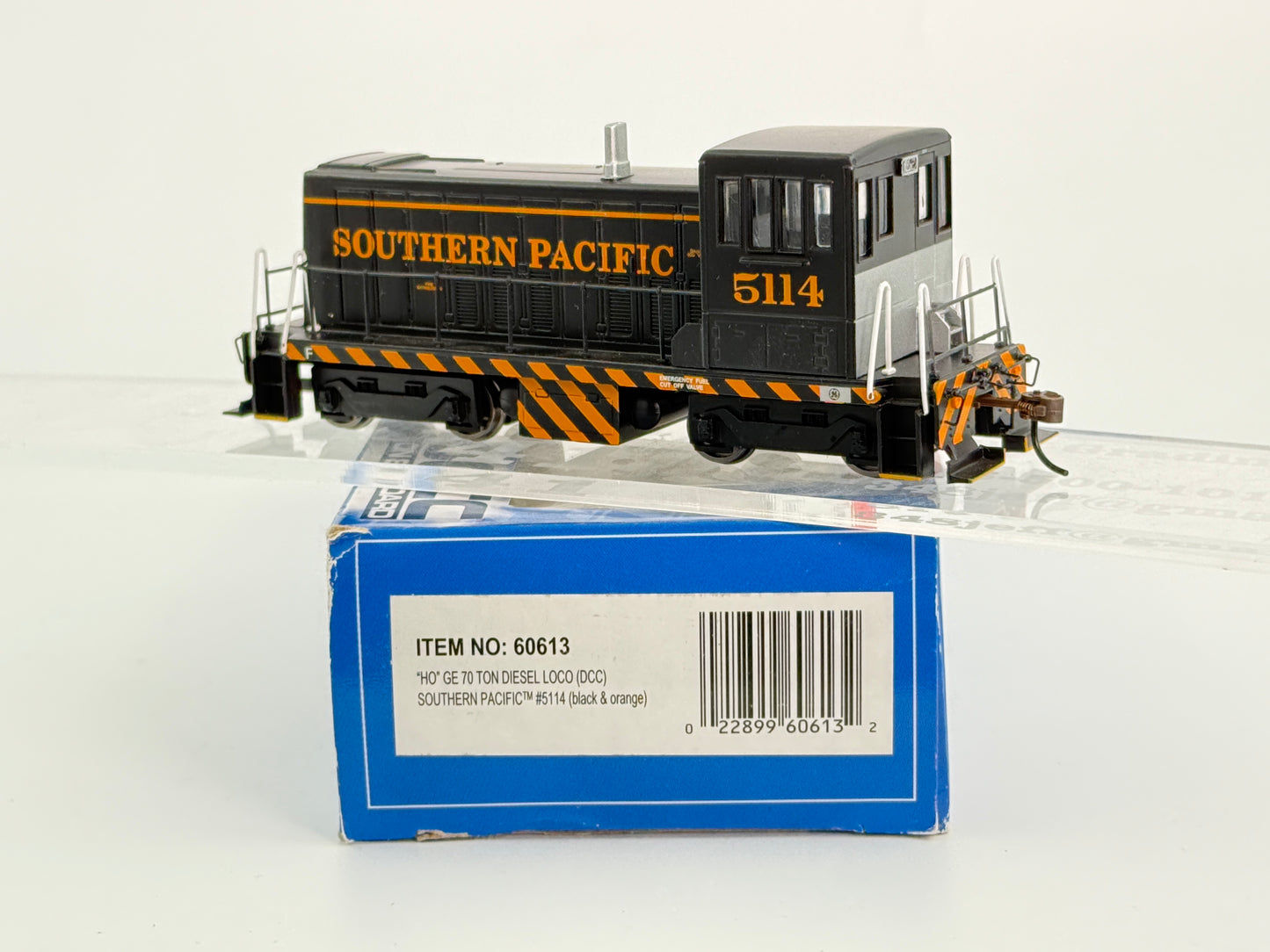 Bachmann HO scale Southern Pacific GE 70 ton loco with DCC, #5114, 60613, loco has been tested and runs, programed to #3