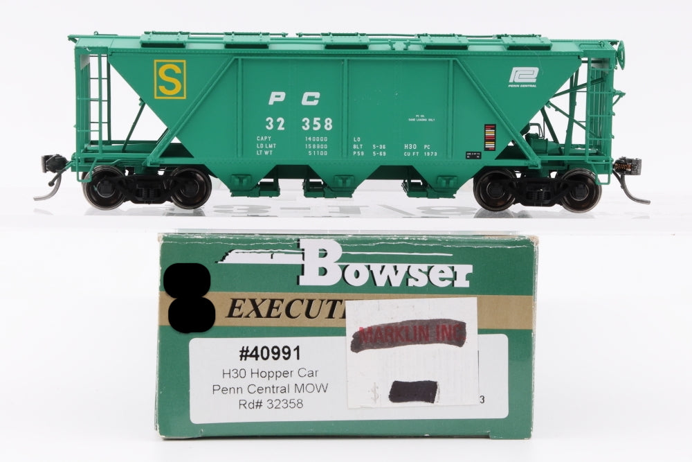 Bowser Executive line HO Scale Penn Central H30 Hopper Car, MOW, Rd#32358