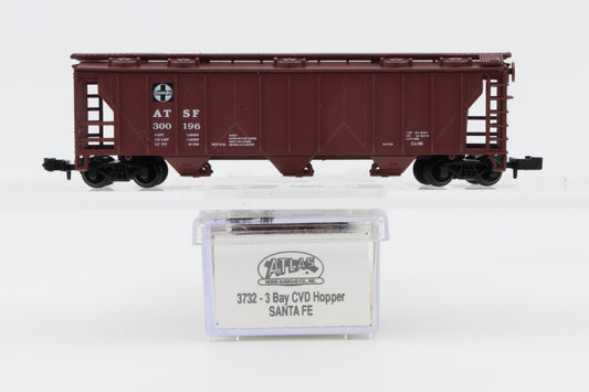 Atlas N scale Santa Fe (ATSF) 3 Bay Covered Hopper car, 300196, 3732, Rapido Couplers