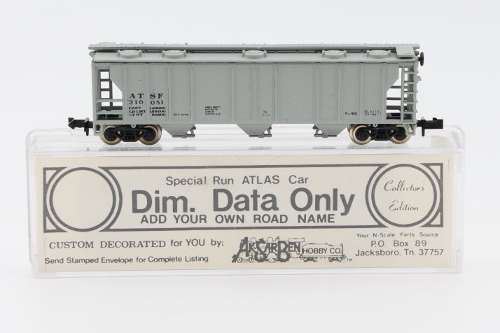 Atlas N scale Santa Fe (ATSF) 3 Bay Covered Hopper car, 310051, Rapido Couplers