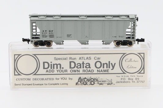 Atlas N scale Santa Fe (ATSF) 3 Bay Covered Hopper car, 310051, Rapido Couplers