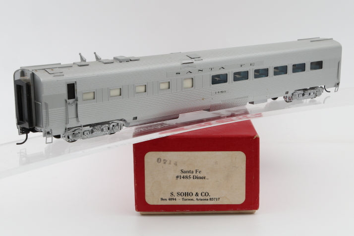 S.Soho &amp; Co., HO scale, Brass, Santa Fe Diner #1485 body mounted Kadee couplers, metal wheels, Original box, pre-owned, 0714,