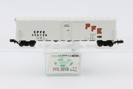 Aztec N scale Southern Pacific SPFE 50ft Reefer, 456728, Rapido style couplers, PFE 2010-22