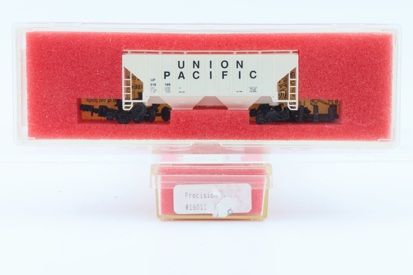 Precision Masters, N scale, Union Pacific (UP) 2 Bay Covered Hopper (trucks need assembly), rapido style couplers, 218169, 16011