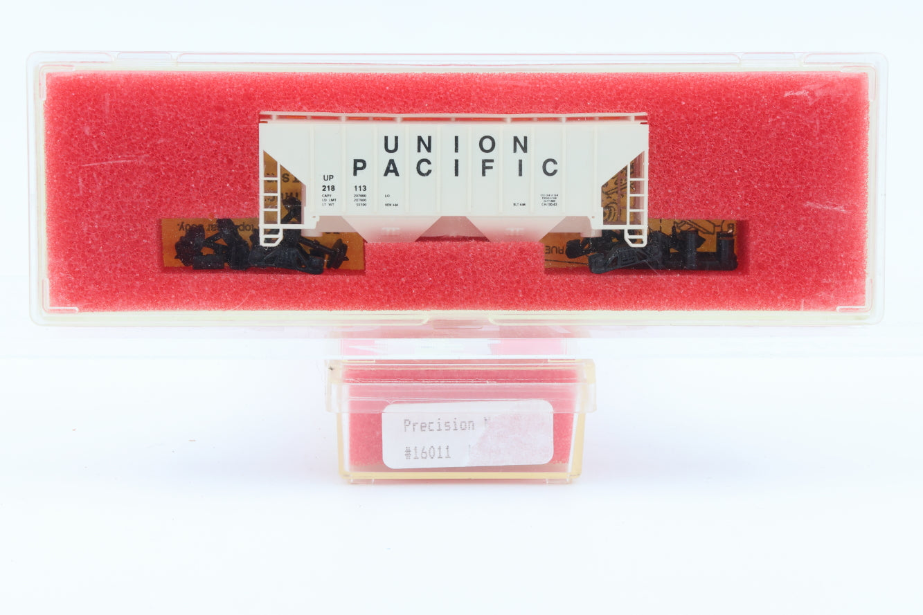 Precision Masters, N scale, Union Pacific (UP) 2 Bay Covered Hopper (trucks need assembly), rapido style couplers, 218113, 16011