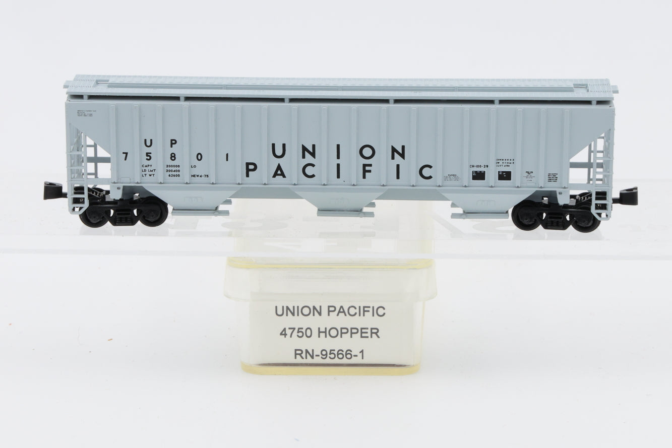 Red Caboose, N scale, Union Pacific (UP) 4750 3 Bay Covered Hopper, 75801, RN-9566-1, Union Pacific Historical Society 2002 convention car