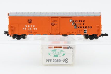 Aztec N scale Southern Pacific SPFE 50ft Reefer, 453822 Rapido style couplers, PFE 2010-28
