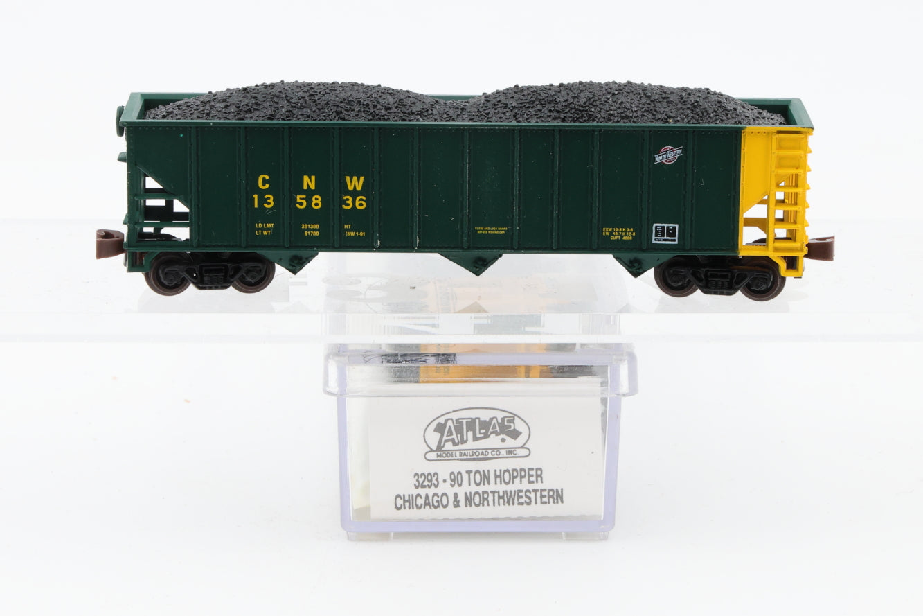 Atlas N scale Chicago and Northwestern (CNW) 3-Bay 90 ton hopper car, Plastic knuckle couplers, 135836, 3293