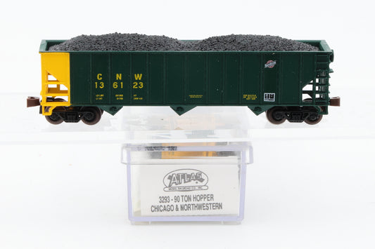 Atlas N scale Chicago and Northwestern (CNW) 3-Bay 90 ton hopper car, Plastic knuckle couplers, 136123