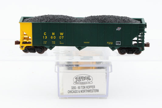 Atlas N scale Chicago and Northwestern (CNW) 3-Bay 90 ton hopper car, Plastic knuckle couplers, 136007