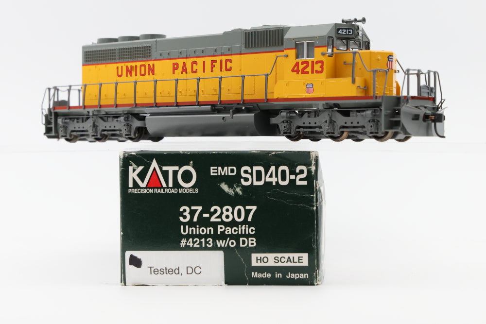 Kato HO scale Union Pacific EMD SD40-2 w/o dynamic brakes, 4213, 37-2807, DC, used