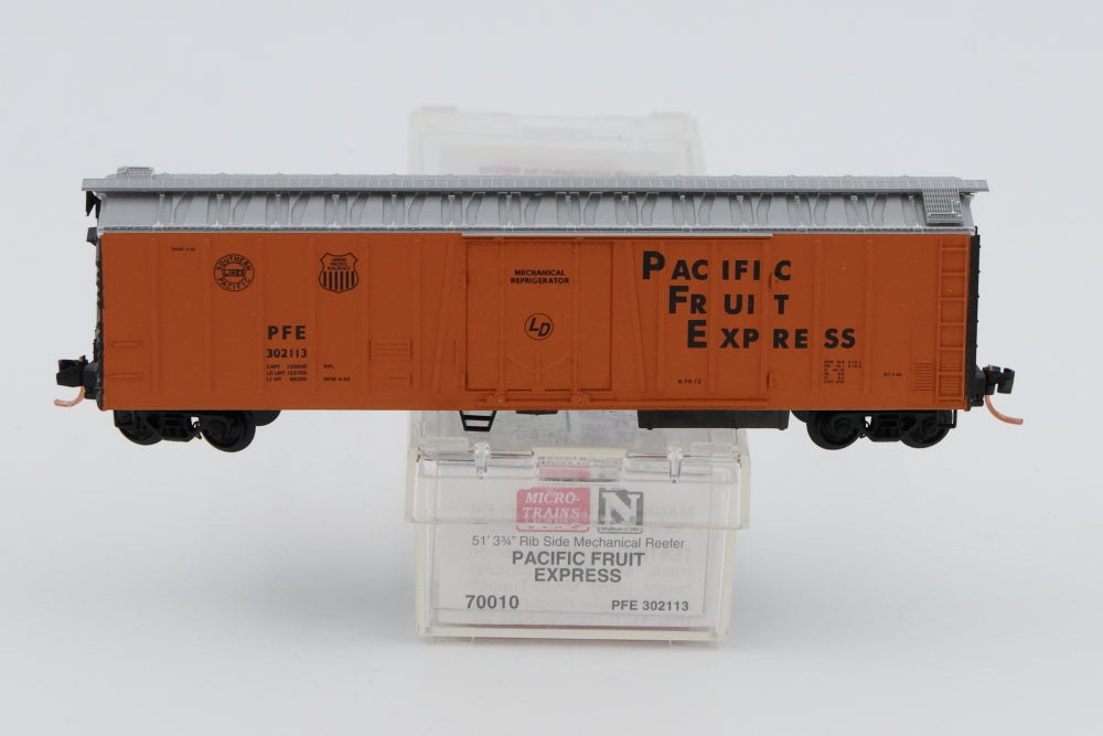 Micro Trains Line Pacific Fruit Express 51' 3 1/4" Rib Side Mechanical Reefer cars, PFE 302113, 70010