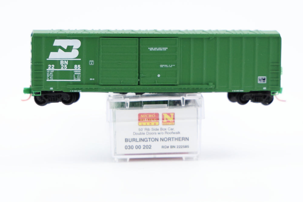 Micro Trains Line Burlington Northern, 50ft Rib Side Box car, Double Doors w/o Roofwalk, #222585, 03 00 202