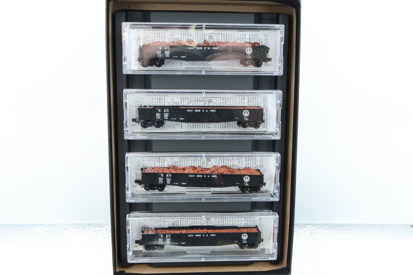 Micro Trains Line Baltimore and Ohio, Gondolas with loads, four car Runner pack, #261688, 261706, 261711, 261720